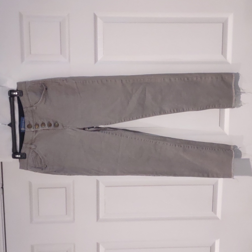 Democracy "Ab" solution size 8 tan straight leg ankle jean. High rise button fly